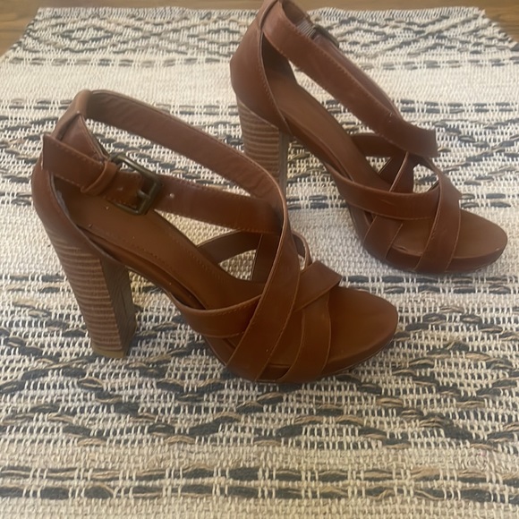 Used Size 7 Strap Heels - Picture 2 of 6